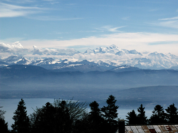 Alpy přes jezero - Chamonix